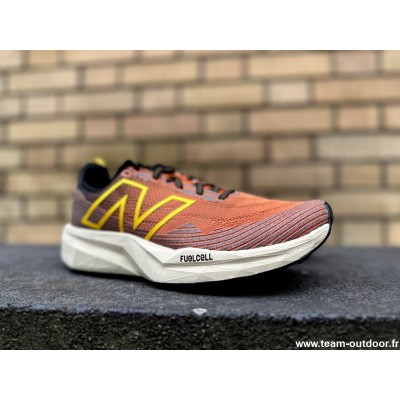 NEW BALANCE FuelCell Venym...