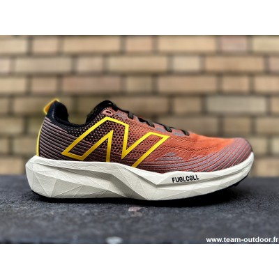 NEW BALANCE FuelCell Venym...